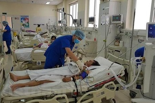 Cấp cứu kịp thời cho nam bệnh nhân bị thanh sắt xuyên thấu gan, phổi