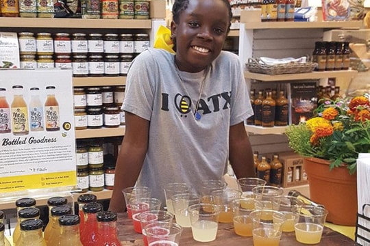 CEO 14 tuổi kiếm hàng triệu USD nhờ nước chanh mật ong