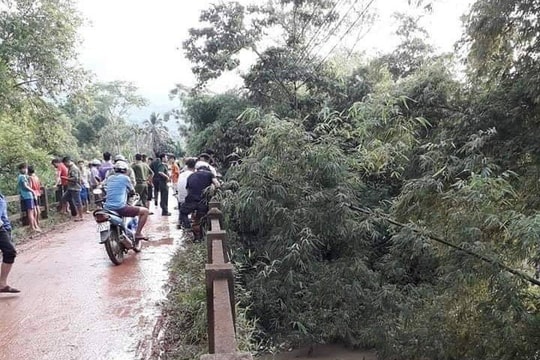 Tìm thấy thi thể người mẹ trẻ bị lũ cuốn trôi khi đi mua thuốc cho con