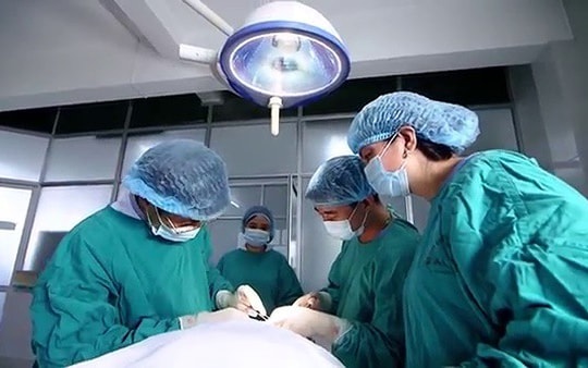 Tẩy nốt ruồi lạ trên mũi, người đàn ông không ngờ mắc ung thư