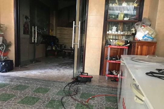 Người đàn ông đổ xăng đốt nhà khiến 5 người nhập viện