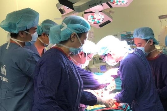 Người đàn ông 44 tuổi mang nhóm máu AB chết não cứu sống 4 người khác