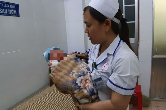 Bé trai bị mẹ bỏ rơi tại bệnh viện sau 2 ngày sinh