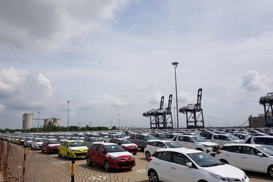 Xe nhập khẩu lập con số kỷ lục, đe dọa ngành lắp ráp ô tô trong nước