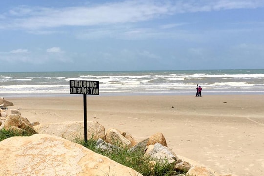 Vụ 6 người tử vong và mất tích ở biển Bình Thuận: Khách phớt lờ cảnh báo sóng lớn