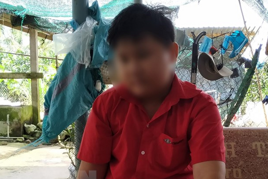 Đình chỉ giáo viên nặng tay phạt học sinh đứng lên ngồi xuống 200 lần phải nhập viện