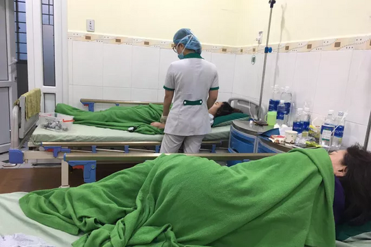 9 du khách nhập viện cấp cứu sau khi ăn trưa ở nhà hàng đặc sản