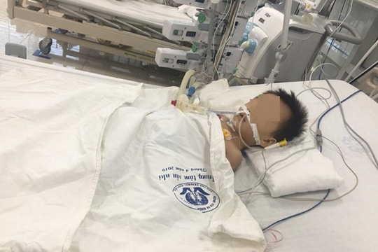 Uống thuốc hạ sốt của người lớn, bé trai 2 tuổi nguy kịch