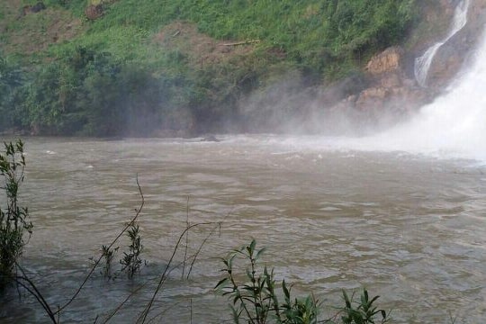 3 thanh niên bị nước cuốn mất tích khi đi tắm thác