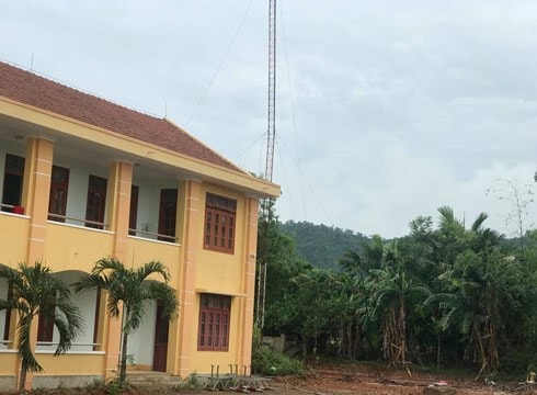 Gãy cột ăng ten, 2 kỹ thuật Đài PT-TH huyện rơi xuống đất tử vong