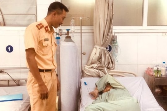 CSGT Hà Nội kịp thời cứu sống cô gái trôi giữa sông Hồng trong đêm