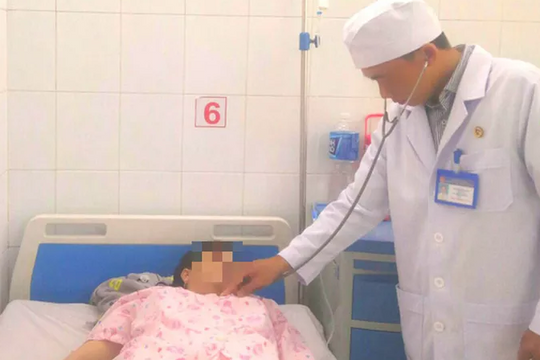 Cứu sống thai phụ bị té đập bụng vào bồn cầu