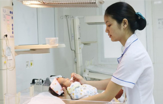 Cứu sống cháu bé vừa chào đời bị ngừng tim