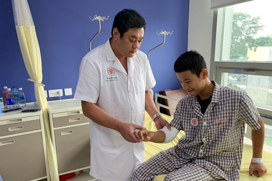 Thiếu niên 14 tuổi vỡ vụn chỏm xương được nối xương bằng kỹ thuật mới siêu nhanh