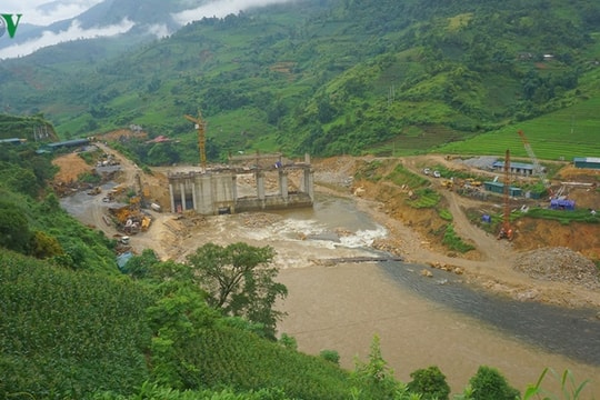 2 vợ chồng công nhân thi công thủy điện Bản Hồ bị lũ cuốn mất tích