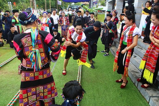 Ảnh: Phiên chợ vùng cao đầy màu sắc ở Hà Nội