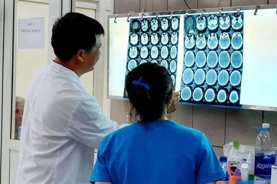 Nam thanh niên bị sốt huyết não do ngộ độc ma túy