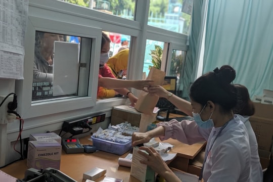 Các bệnh viện nói không với rác thải nhựa