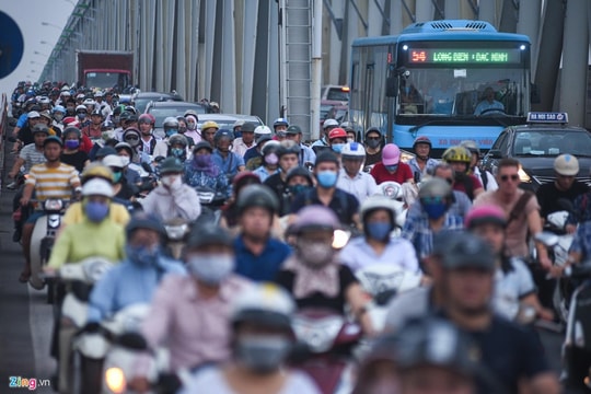 Ảnh: Ô tô, xe máy nhích từng mét vượt "ải Chương Dương" vào trung tâm thành phố