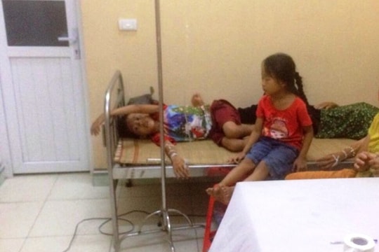 Hơn 40 người nhập viện nghi ngộ độc thực phẩm sau khi ăn tiệc