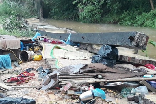 Mưa lớn làm đổ tường khiến 3 thợ xây tử vong