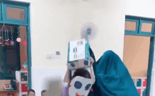 Dân mạng phát sốt với màn múa lân "cây nhà lá vườn" của các cô giáo mầm non