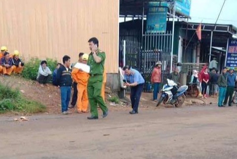 Ba học sinh bị điện giật thương vong khi trên đường đến trường