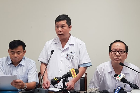 Bác sĩ nói lý do bé 3 tuổi bị bỏ quên trên xe đưa đón nhiều giờ thoát chết