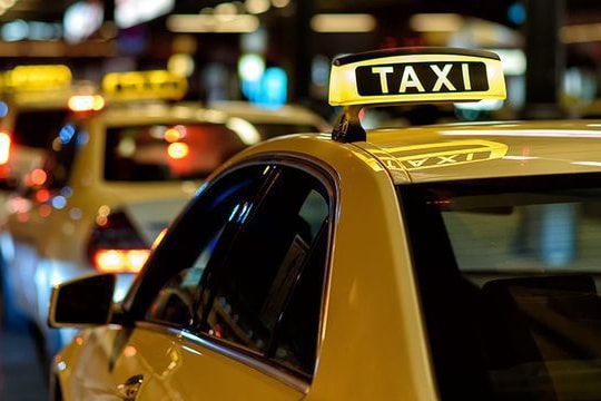 Bộ Giao thông: Taxi công nghệ phải gắn “hộp đèn” như taxi truyền thống