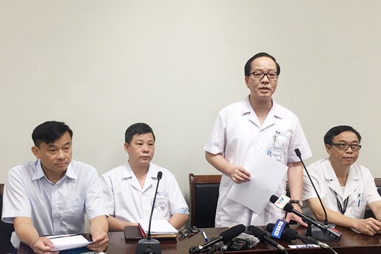 Bé trai 3 tuổi bị bỏ quên trên xe đưa đón được xuất viện