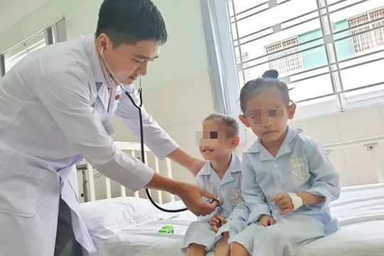 Điều trị thành công cho 2 chị em song sinh bị tim bẩm sinh