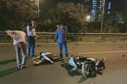 Clip: Chạy xe ngược chiều trên đại lộ Thăng Long, người phụ nữ phải trả giá đắt