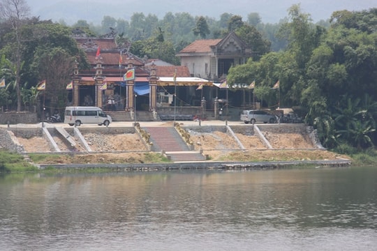 Bé trai 5 tuổi mồ côi mẹ bị rơi xuống sông Hương tử vong thương tâm