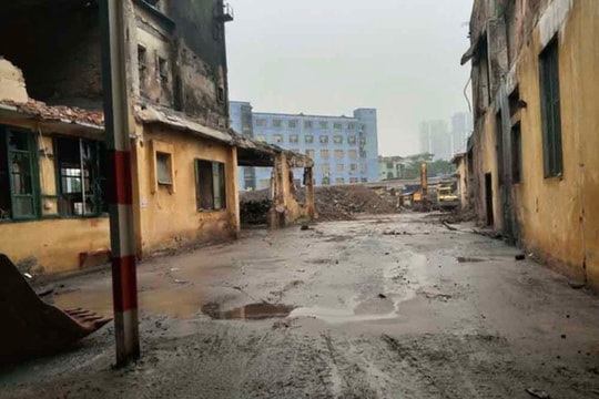 Ảnh: Bên trong Công ty Rạng Đông sau khi dọn sạch hàng nghìn tấn vật liệu, phế thải