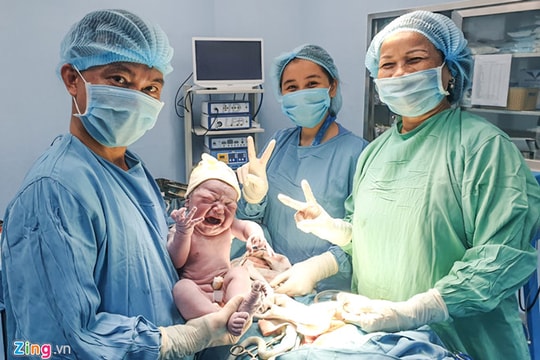 Sản phụ 80kg hạ sinh bé trai nặng tới 5kg