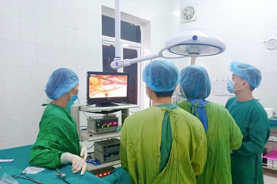 Người đàn ông thủng dạ dày vì lạm dụng thuốc giảm đau