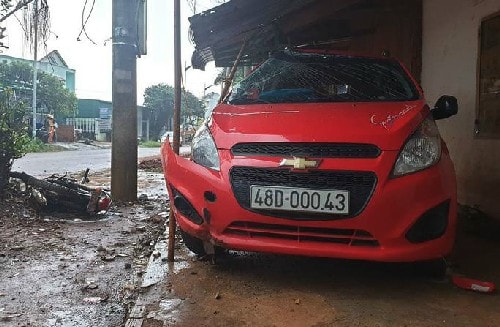 Đình chỉ công tác cán bộ công an "say khướt" lái ô tô tông chết người