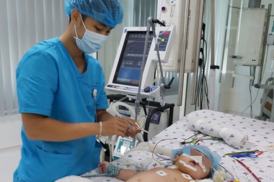 Cứu sống bệnh nhi bị viêm phổi nặng, suy hô hấp nguy kịch