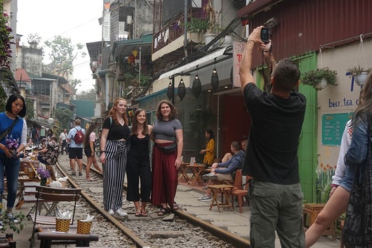 Hà Nội sẽ dẹp bỏ cà phê đường tàu trước 12/10