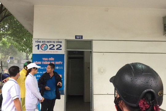 Tài xế xe buýt tử vong bí ẩn sau tiếng hét lớn trong nhà vệ sinh