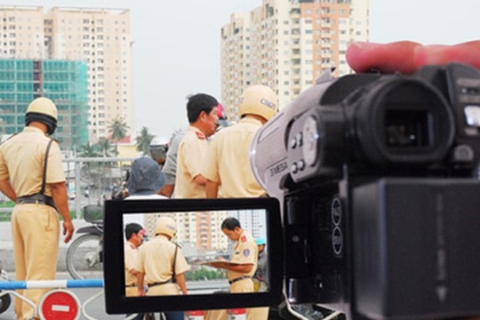 Người dân sẽ được quay hình giám sát hoạt động của CSGT