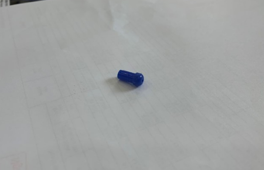 Nghịch dại nhét đuôi bút bi vào lỗ mũi, bé trai lớp 2 nhập viện cấp cứu