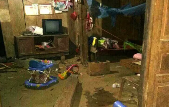 Đá lở rơi vào nhà dân trong đêm, một trẻ em thiệt mạng