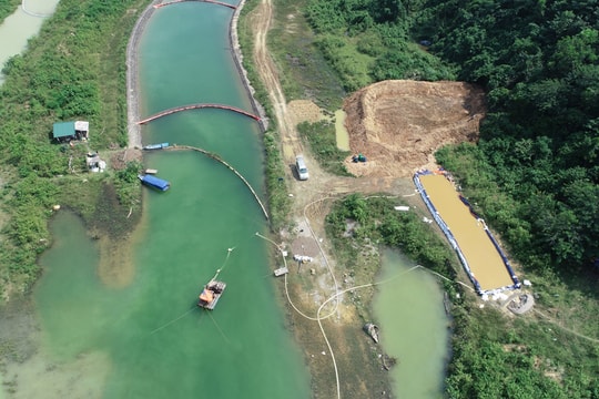 Ảnh: Toàn cảnh quá trình xử lý dầu thải ở đầu nguồn nước sông Đà