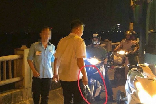 Hà Nội: Đình chỉ tài xế và phụ xe buýt đánh người đi xe máy