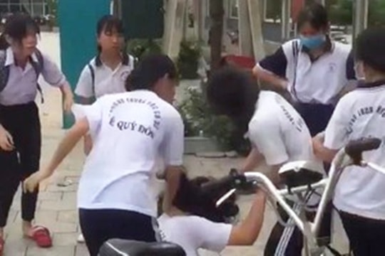 Bất ngờ với lý do nữ sinh bị đánh hội đồng dã man