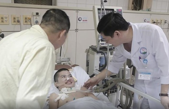 Bé trai hồi phục thần kỳ sau hai năm sống thực vật