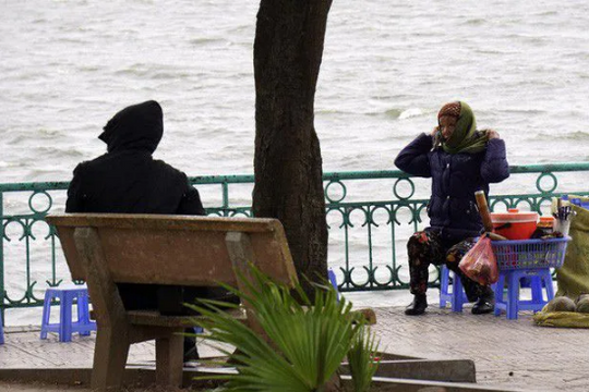 Đón gió mùa Đông Bắc, thời tiết Hà Nội chuyển lạnh