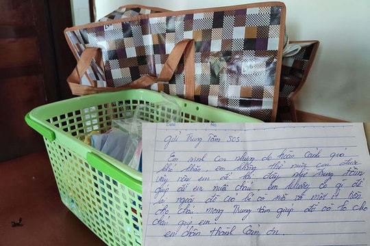 Bé gái bị bỏ rơi bên đường cùng bức "tâm thư" của người mẹ