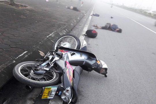 Xe máy mất lái khi đi tốc độ cao, 2 nam thanh niên thương vong
